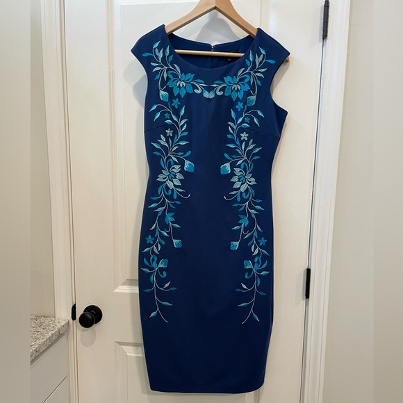 Jax Dresses & Skirts - Fitted embroidered royal blue dress sz 8, stretchy- perfect for graduation